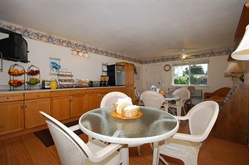 Cayucos Beach Inn 2*